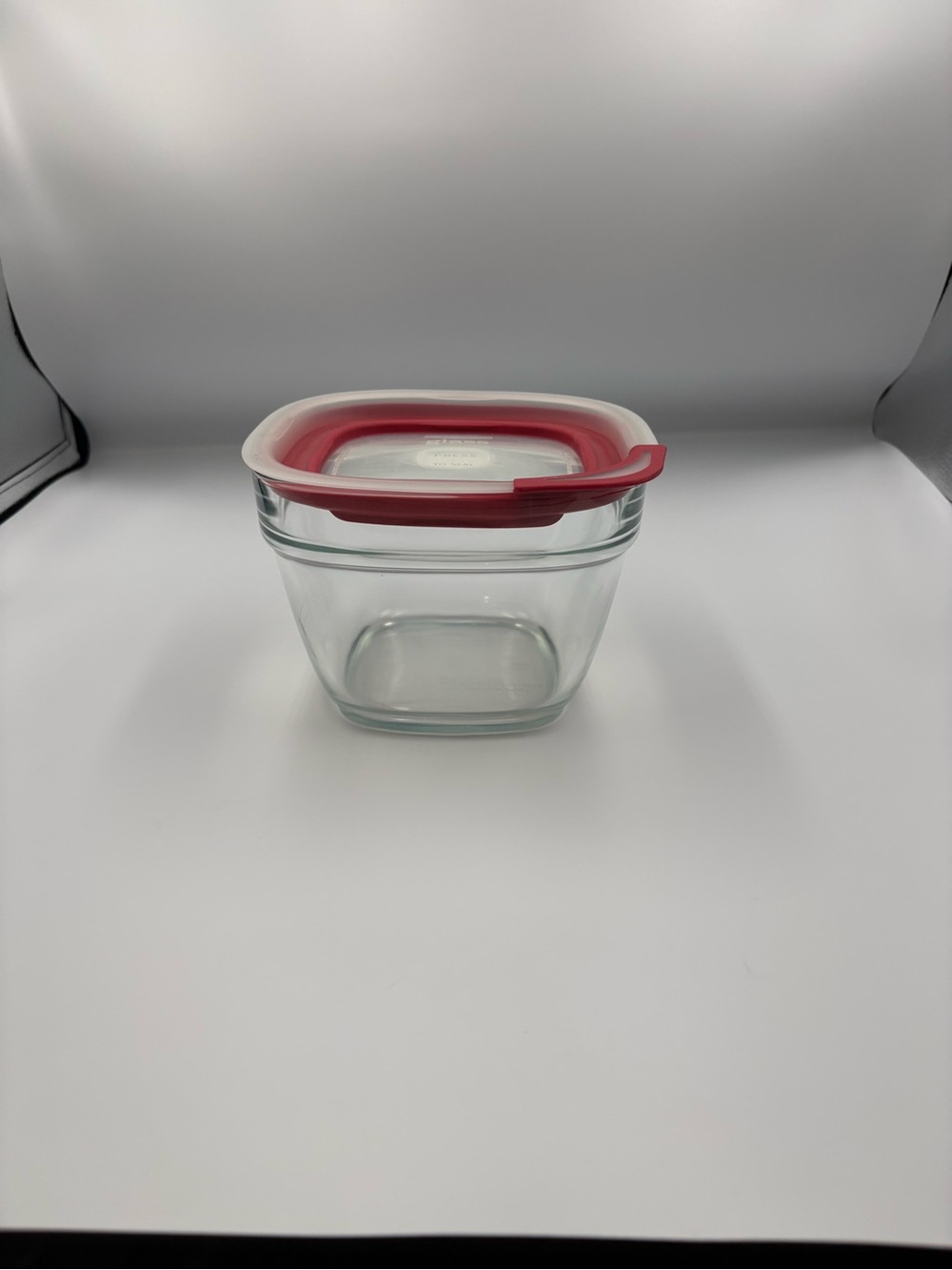 Rubbermaid Glass Storage Container 5.5 Cup W/Easy Find Lid 7N64 Discontinued